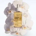 mooie visuals van een haarproduct met bloemen op de achtergrond