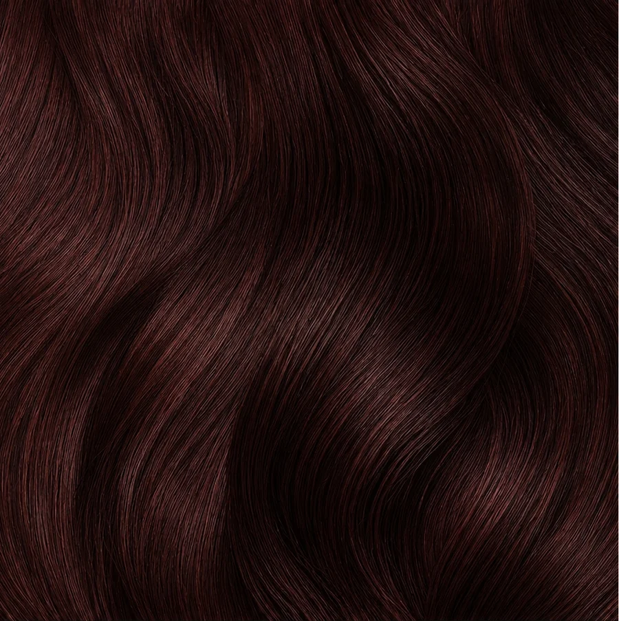 haarlok met een warme bruine tint waarin goud en violet op een natuurlijke manier samenkomen.