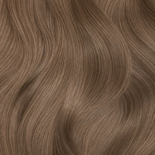 haarlok met een frisse blonde tint waarin parelmoer en goud zorgen voor een zachte, natuurlijke glans.