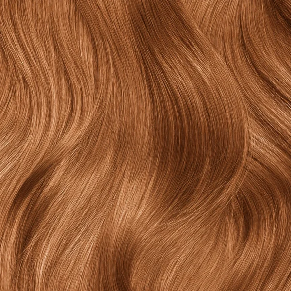 haarlok met een warme blonde tint waarin goud en koper samen zorgen voor een zonnige, natuurlijke uitstraling.